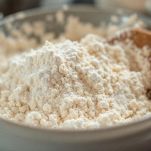 Mescolate farina lievito zucchero sale acqua e olio