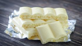 Quadratini di gustoso cioccolato bianco