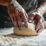 Panetto di pasta fresca coperto con un panno