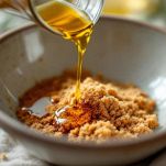 Ingredienti mescolati in ciotola per la base