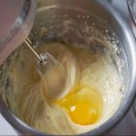 torta-al-cioccolato-e-banane-preparare-impasto-1