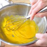 torta-al-cioccolato-e-banane-preparare-impasto