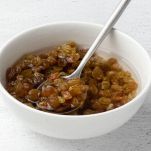 castagnaccio-al-cioccolato-preparo-uvetta