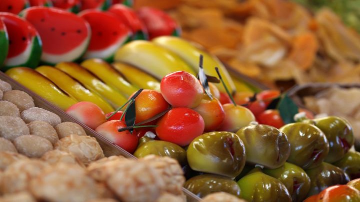 Deliziosa frutta di marzapane glassata