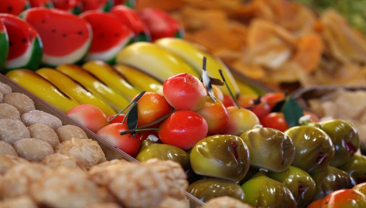 Deliziosa frutta di marzapane glassata