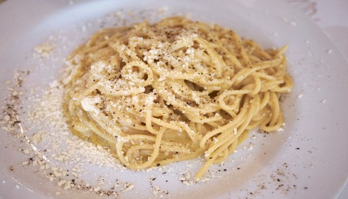 Deliziosi spaghetti cacio e pepe