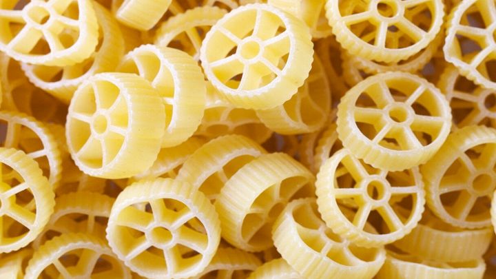 Particolare tipo di pasta a forma di ruota