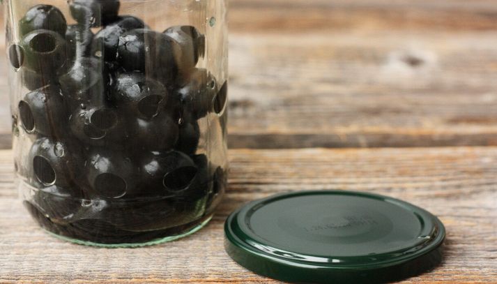 Olive nere denocciolate in barattolo