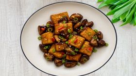 Piatto vegano, gustoso, originale, perfetto sostituto della carne