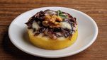 Torta salata di polenta con radicchio gorgonzola e noci