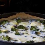 torta-salata-broccoli-e-patate-condimento-e-cottura