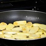 aggiungere-il-sale-alle-patate