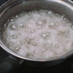 arachidi-pralinate-preparazione-zucchero