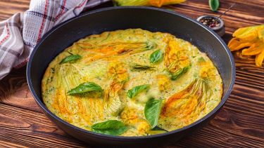 Frittata con fiori di zucca e zucchine