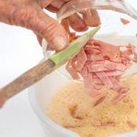 frittata-mozzarella-e-prosciutto-cotto-aggiunta-farcitura