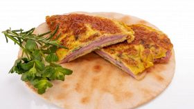 Frittata con mozzarella e prosciutto cotto