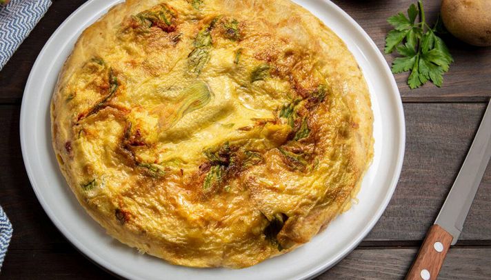 Frittata con fiori di zucca e patate | Ricette Buonissimo