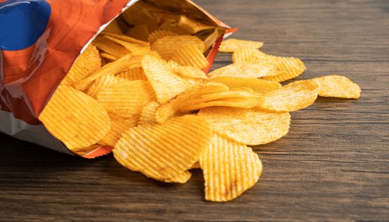 Gustose patatine in busta al pomodoro