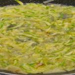 pasta-con-salsiccia-e-fiori-di-zucca-cottura