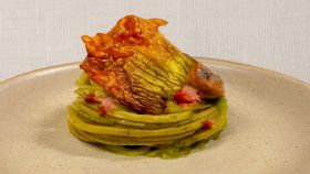 Pasta con salsiccia e fiori di zucca