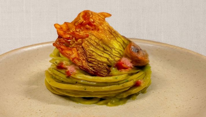 Pasta con salsiccia e fiori di zucca