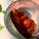 pasta-pomodorini-e-fiori-di-zucca-preparazione-salsa