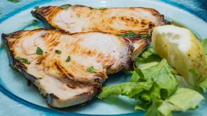 Essenziale, fresco: qui (quasi) tutto è giocato sul limone