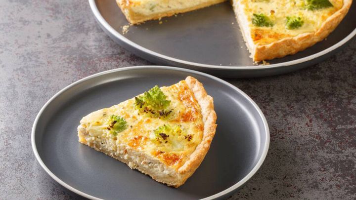 Torta salata con broccoli e scamorza