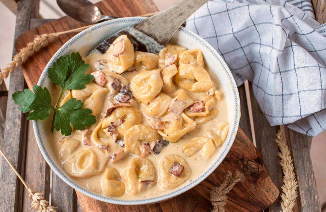 Tortellini panna e speck