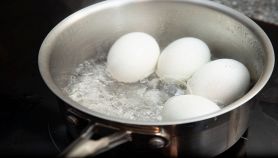 Uova sode in cottura