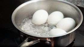 Uova sode in cottura