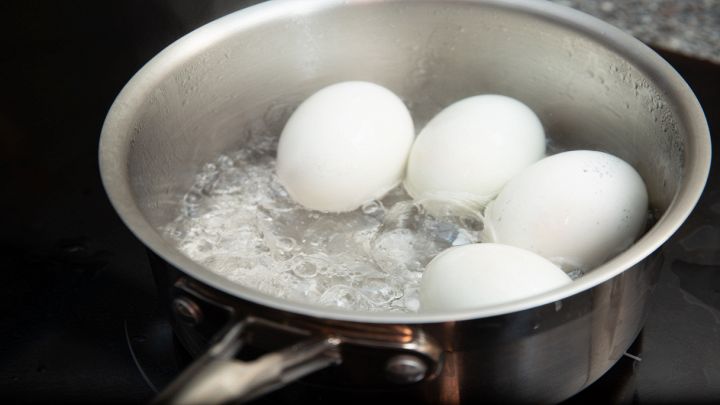 Uova sode in cottura