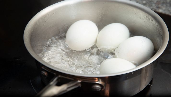 Uova sode in cottura