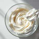 Panna montata incorporata alla crema.