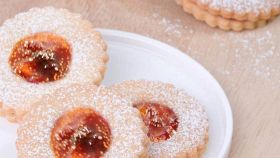 Biscotti con marmellata di fichi e noci