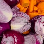 brasato-di-vitello-in-pentola-preparazione-verdure