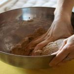 casetta-di-natale-preparazione-impasto