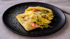 Crespelle di salmone e zucchine