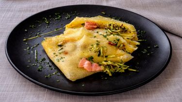 Crespelle di salmone e zucchine