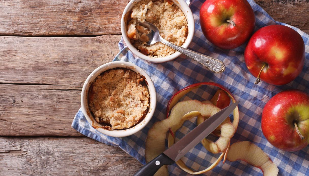 Crumble di panettone e mele