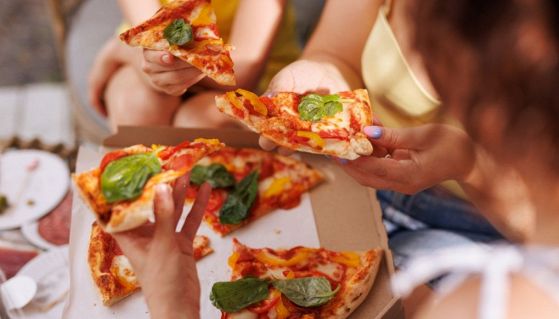 Fette di pizza condivise