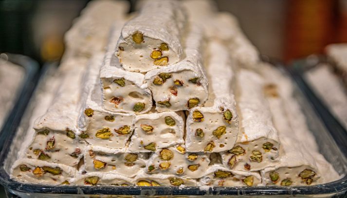 Gustoso torrone bianco con pistacchi