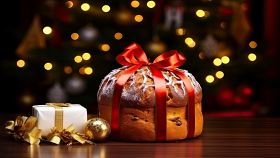 Panettone di Natale con fiocco e luci sullo sfondo
