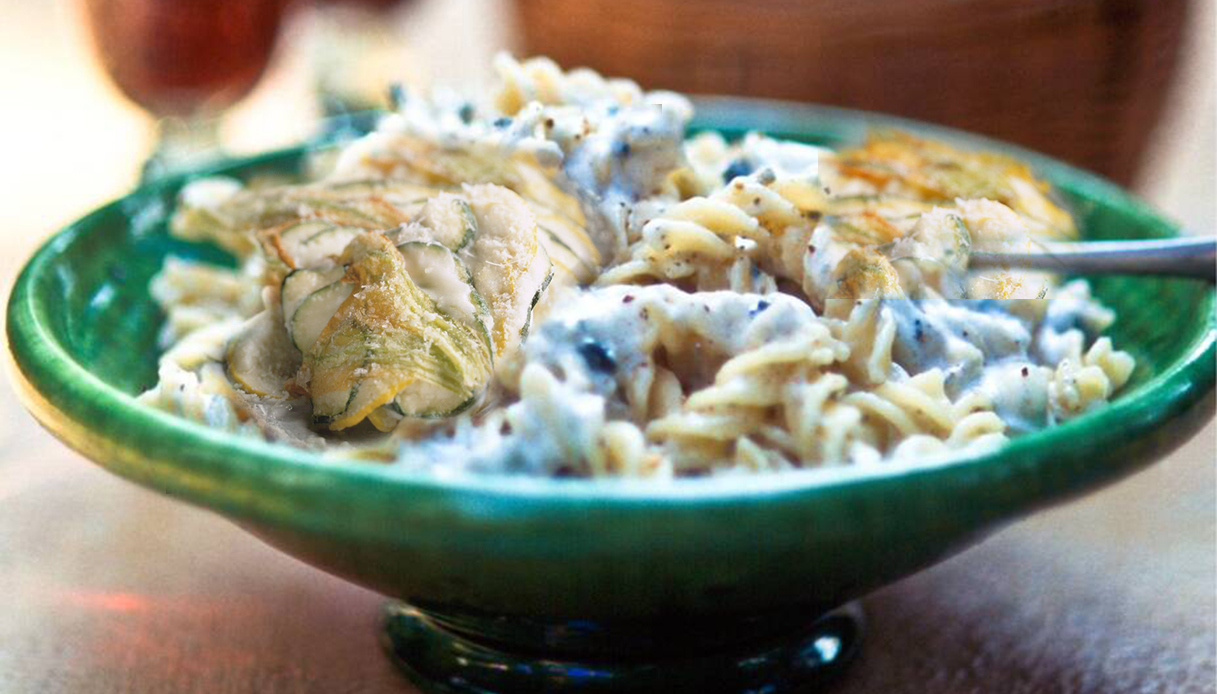 Pasta con fiori di zucca e ricotta