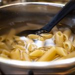 penne-ai-carciofi-e-lime-cottura-penne