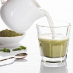 sciogliere-il-latte-con-il-matcha