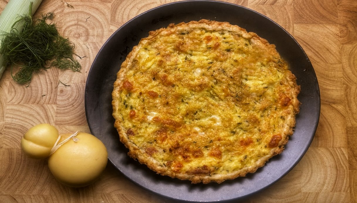 Torta salata con pancetta e scamorza