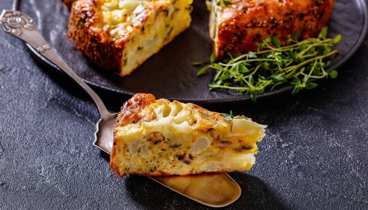 Torta salata con cavolfiore e prosciutto cotto