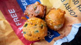 Tutta la salinità del mare chiusa in una nuvola di impasto fritto