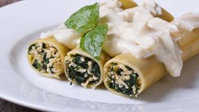 Cannelloni con spinaci e mozzarella